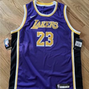 BNWT YOUTH XL Lakers Jersey Lebron James 23